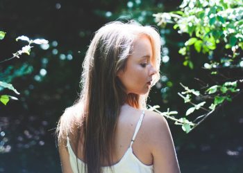 British model issues lengthy, sincere apology for cultural appropriation