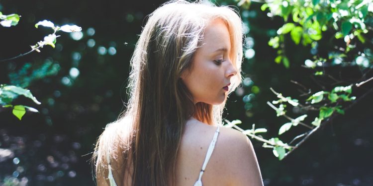 British model issues lengthy, sincere apology for cultural appropriation